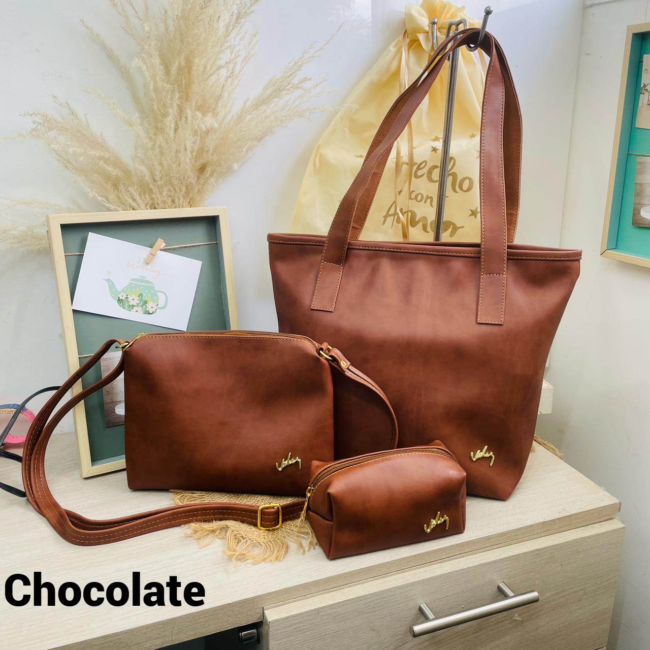 "Diseño clásico, actitud moderna "SET DE BOLSOS PREMIUM"