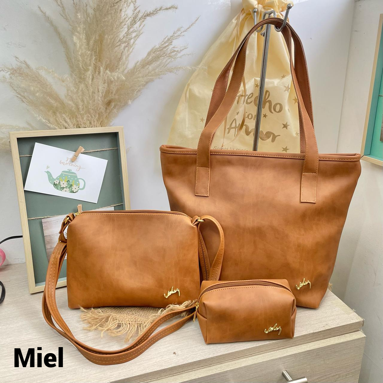 "Diseño clásico, actitud moderna "SET DE BOLSOS PREMIUM"