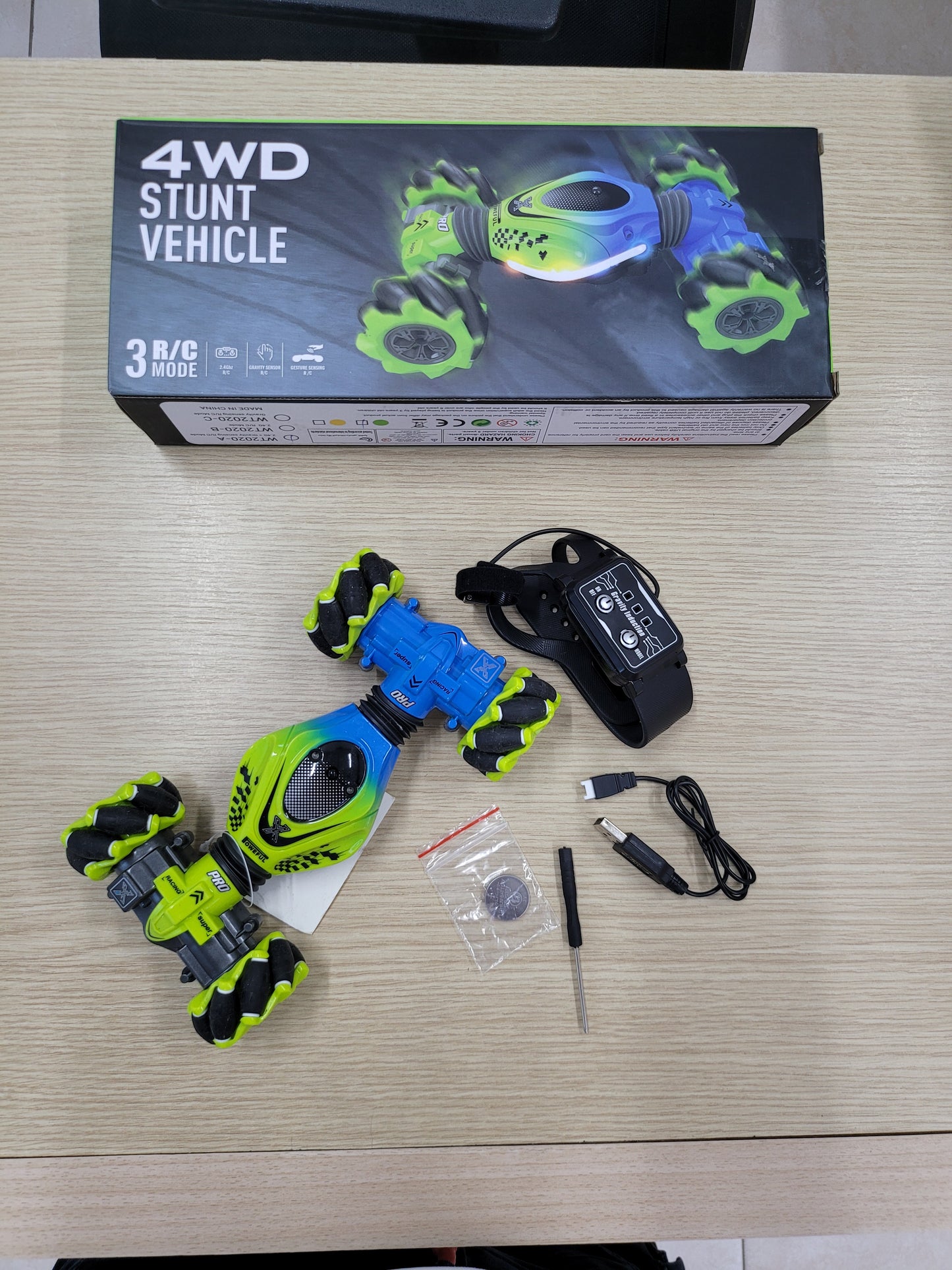Carro Acrobatico Con Sensor teledirigido 4WD RC 2,4G